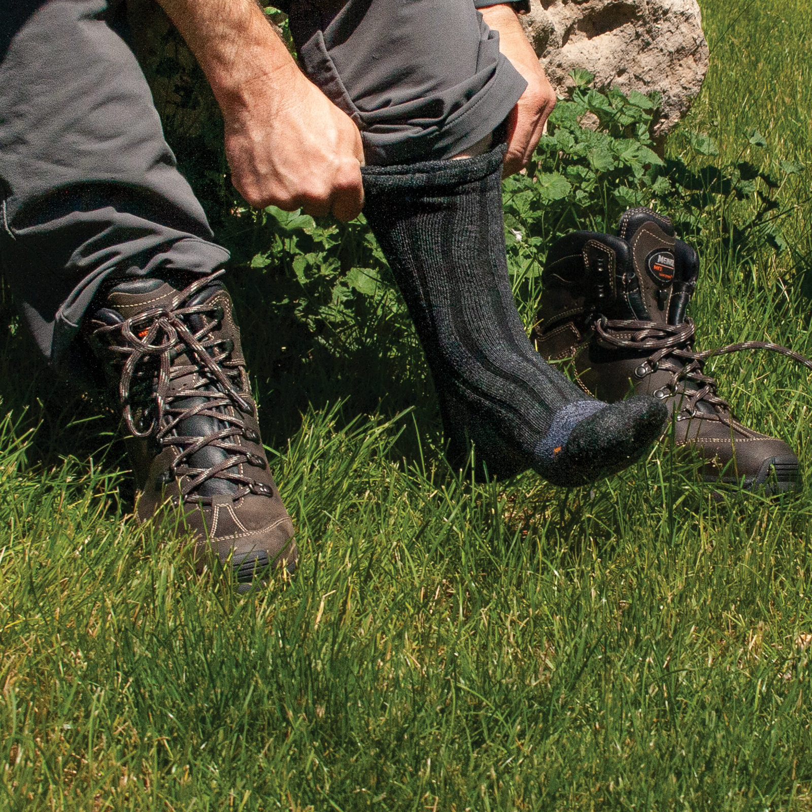 スモーキーヴォーゲル Meindl MT6 Mid-Weight Merino Wool Hiking Socks - Meindl USA
